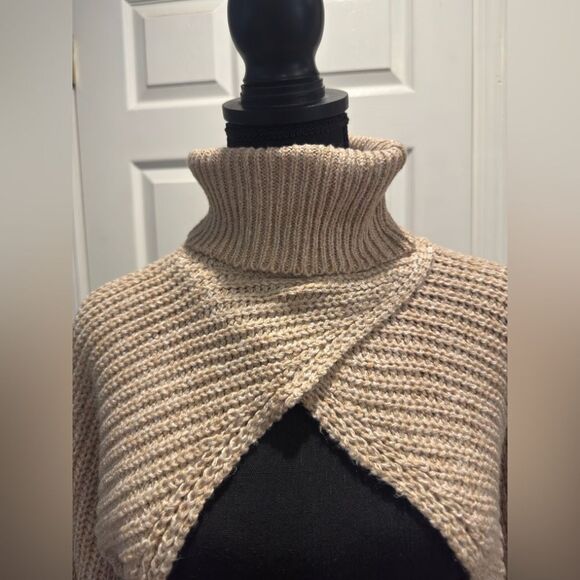 Beige extreme cropped knitted sweater in size extra small - Picture 3 of 10